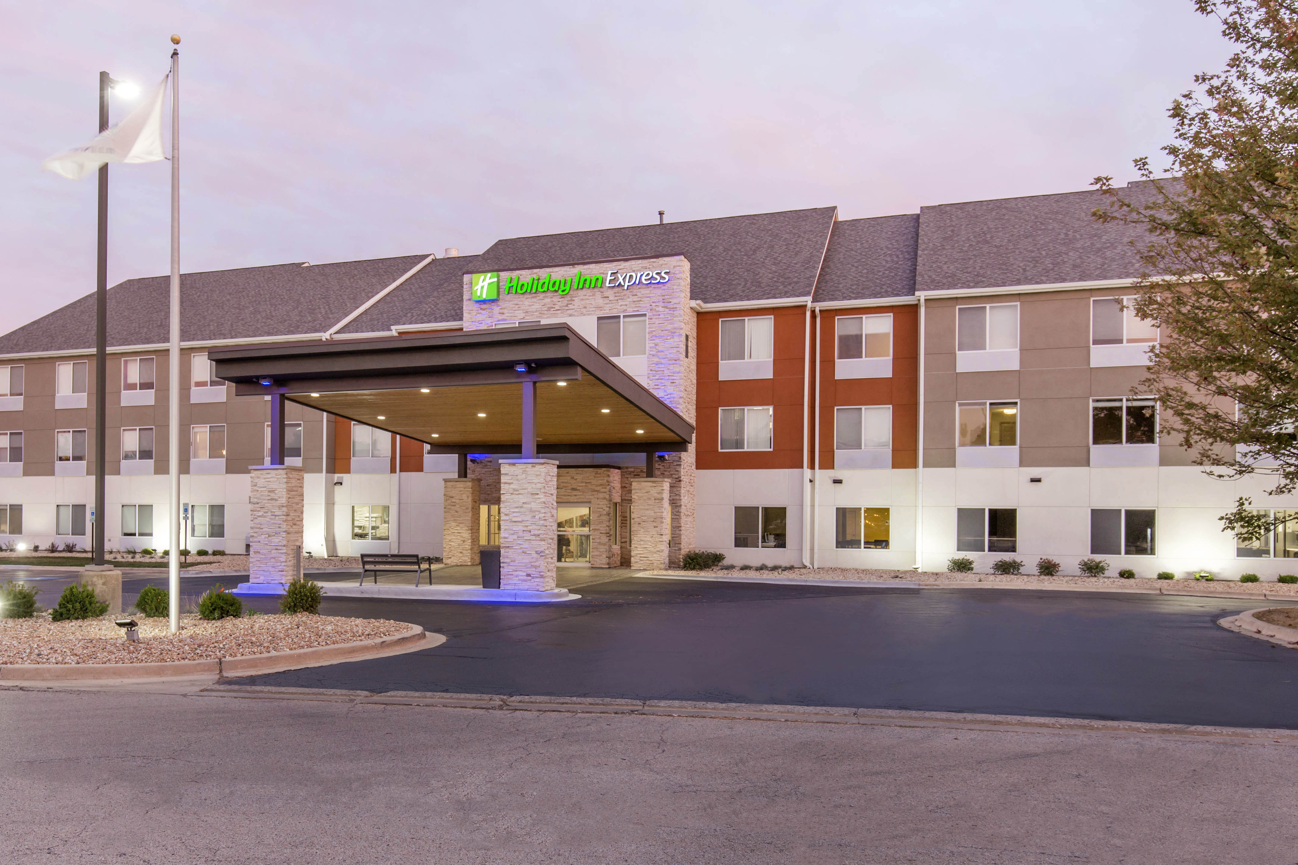 Holiday Inn Express and Suites Chicago West St Charles an IHG Hotel 1/72