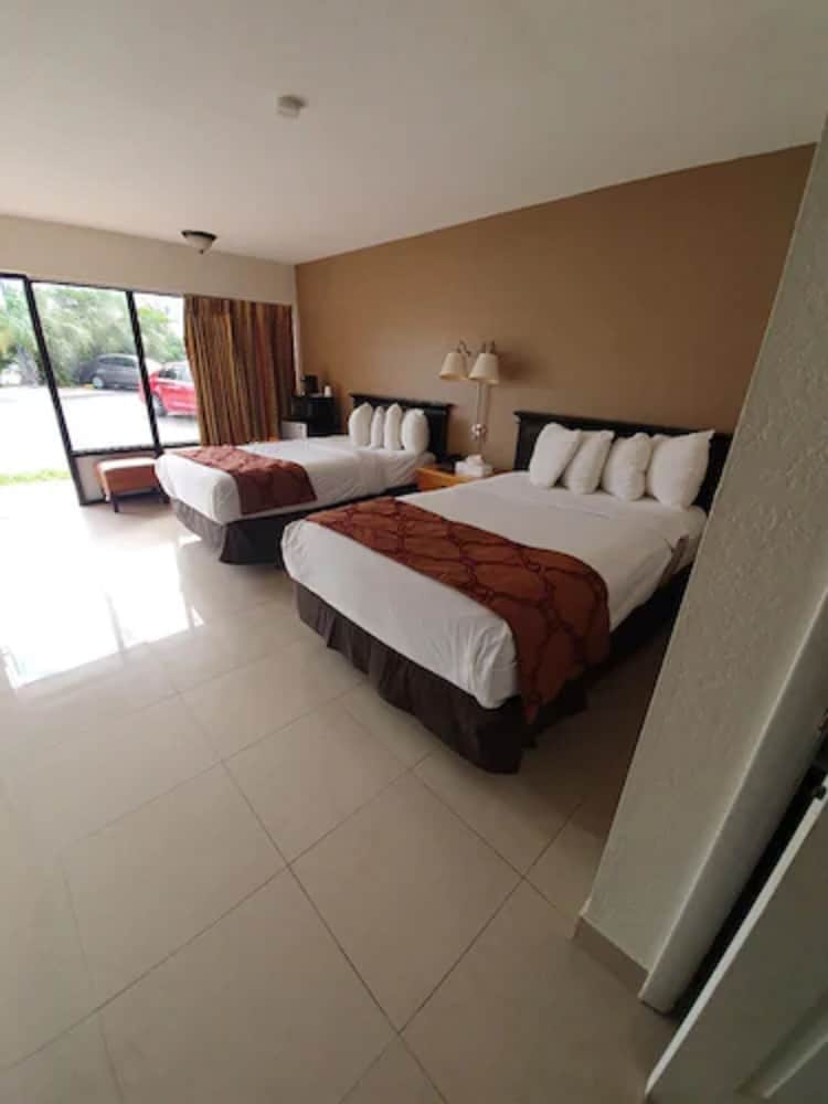 Garden Inn Homestead 48/81