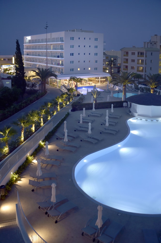 Sunrise Gardens Aparthotel 22/26