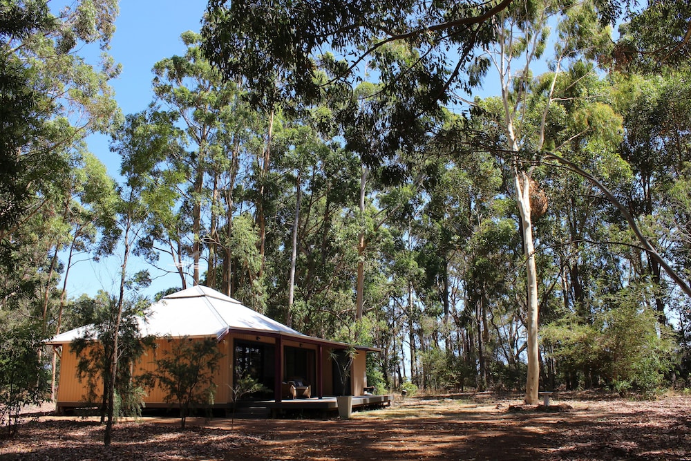 ELLENSBROOK COTTAGES 2/47