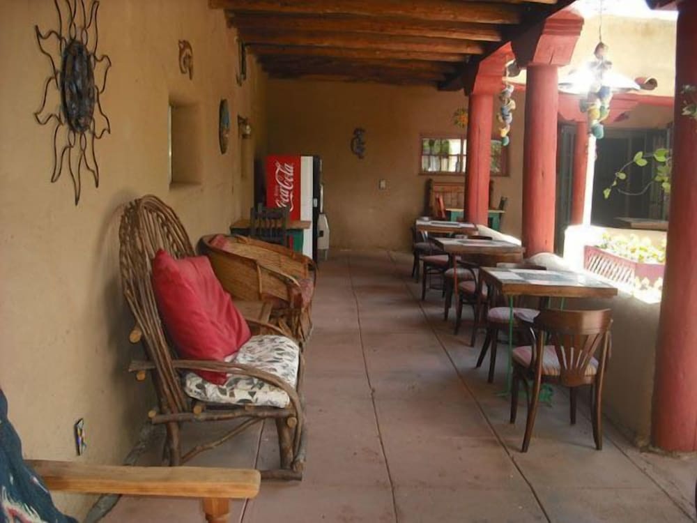 El Pueblo Lodge 55/71