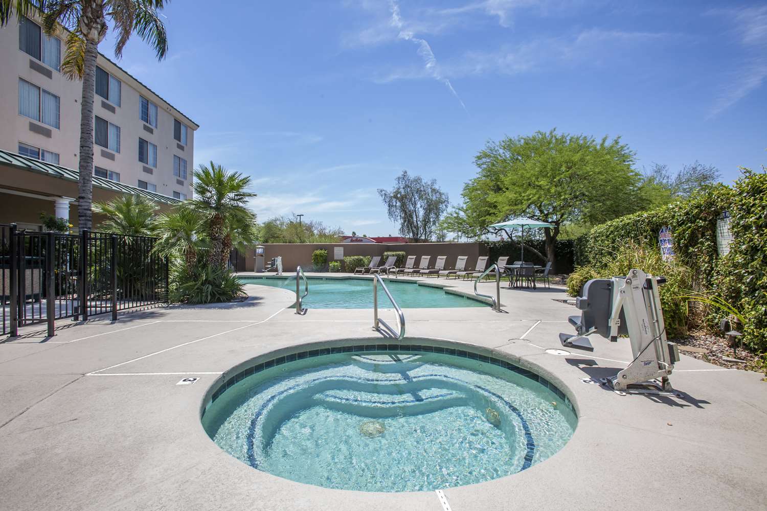Country Inn & Suites by Radisson, Mesa, AZ 20/22