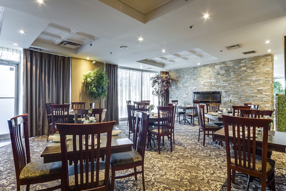 Monte Carlo Inn Airport Suites 50/68