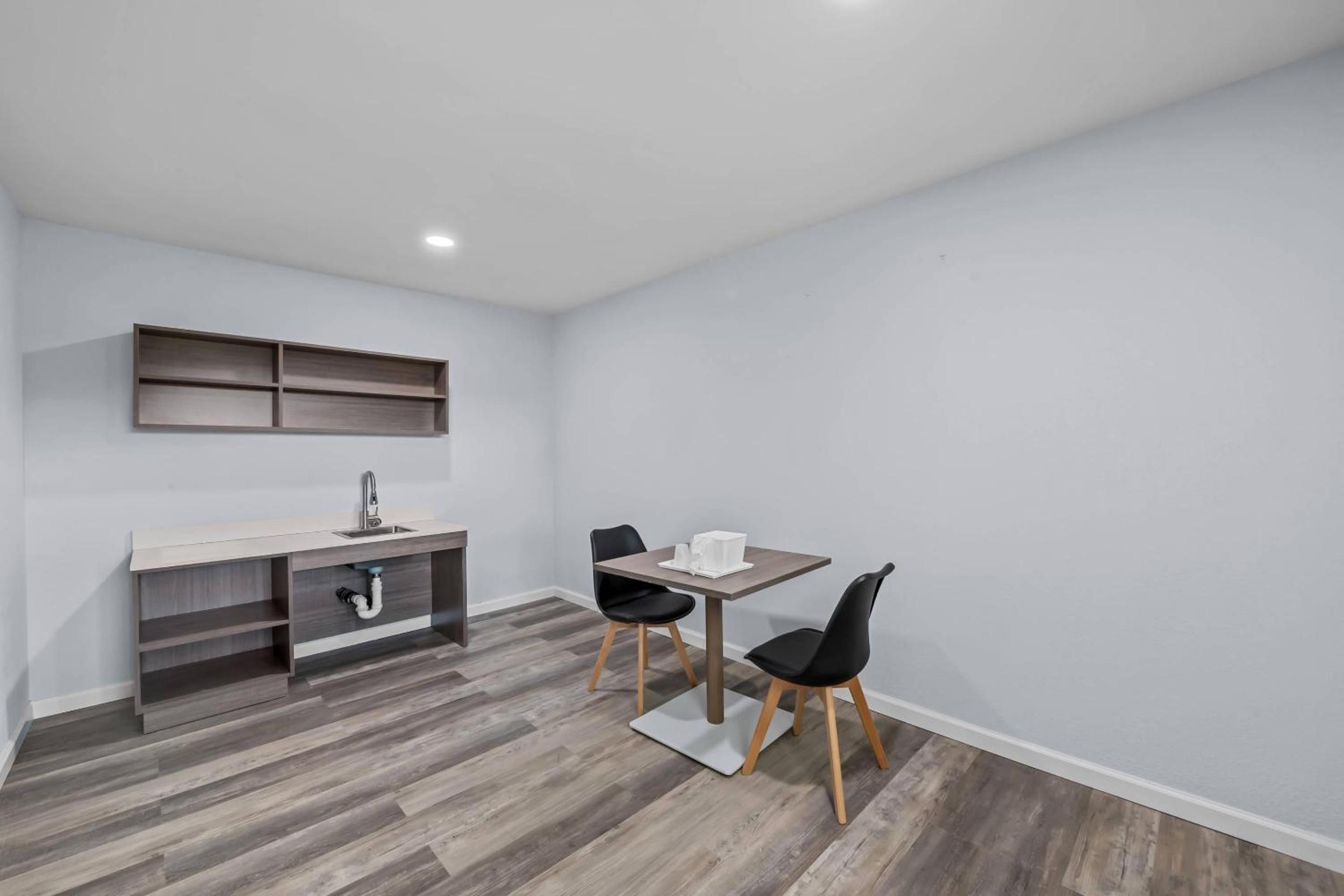Suburban Studios Newport News - Hampton 33/49