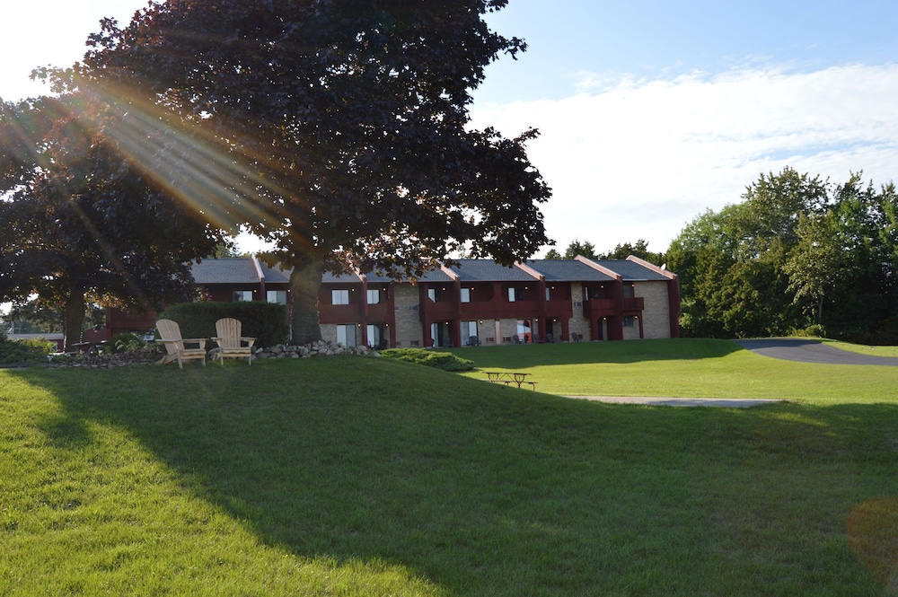 Cedar Hill Lodge 60/64