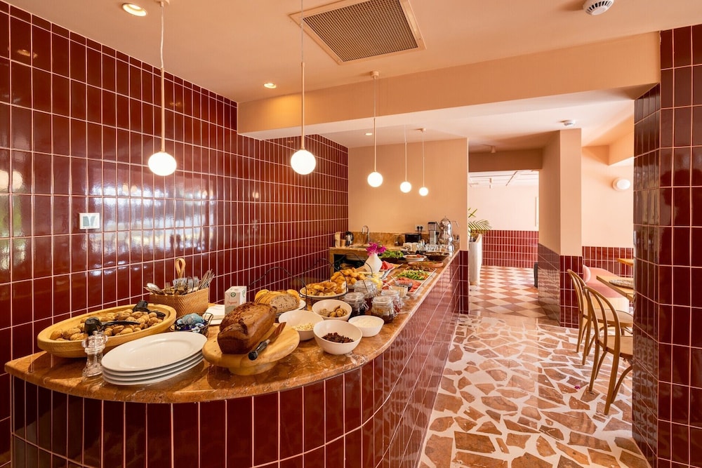 Yonca Anjelika Otel +12 30/50