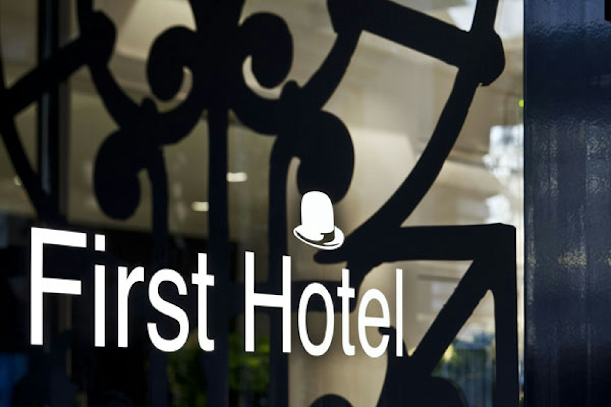 FIRST HOTEL PARIS TOUR EIFFEL 26/48