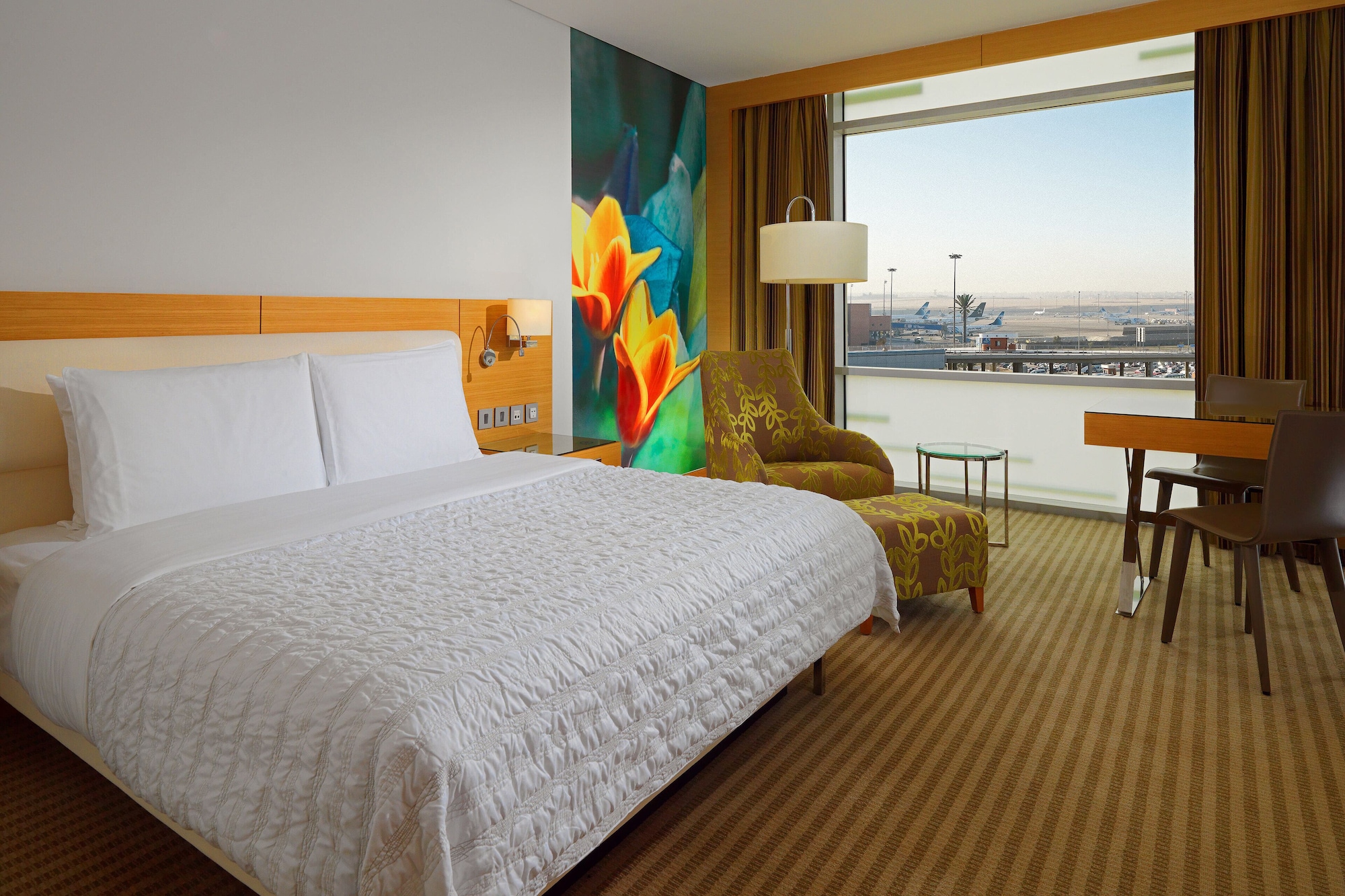 CLUB, KING BED