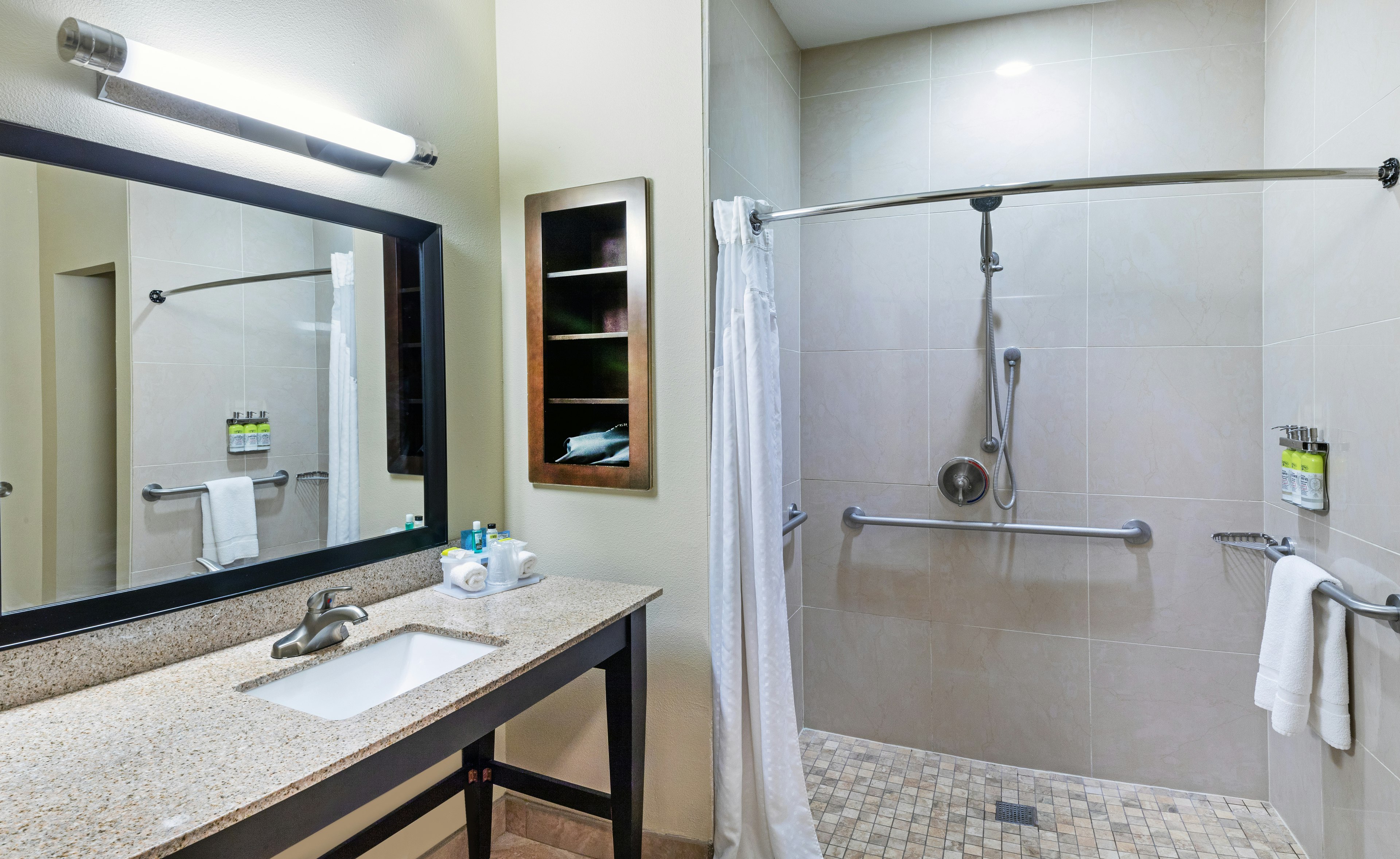 Holiday Inn Express Suites Floresville 58/58