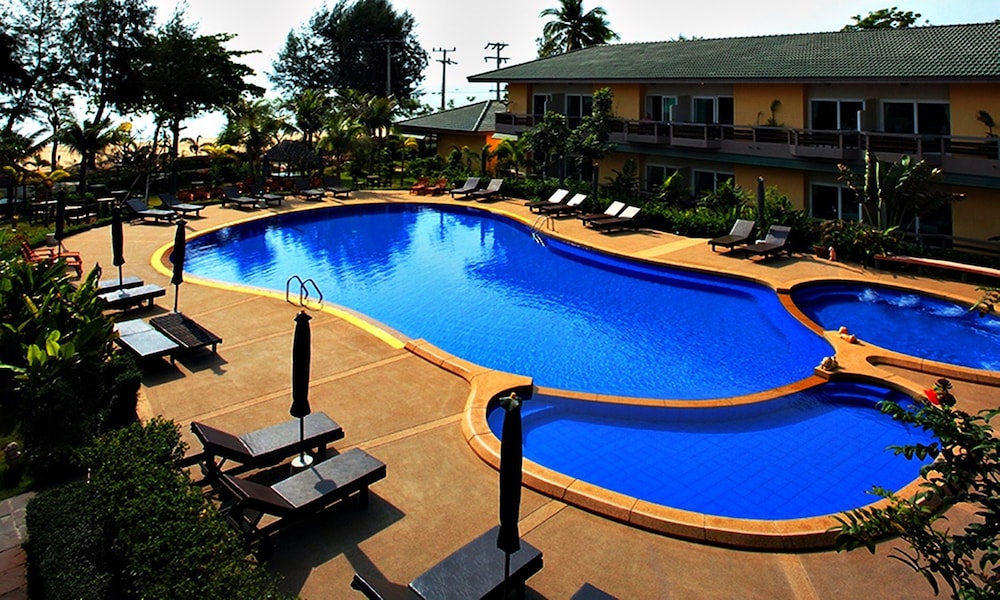 Bacchus Home Resort 11/77