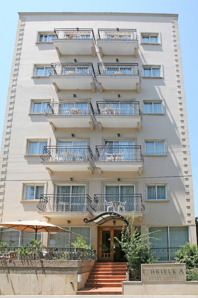 Chrielka Hotelsuites 1/43