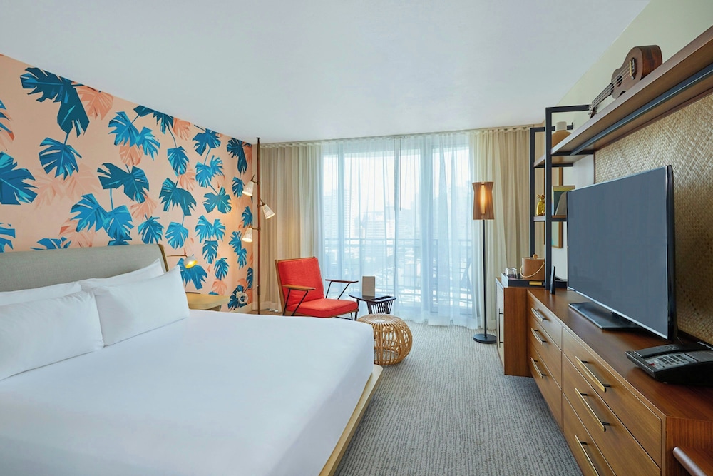 ROOM, KING BED