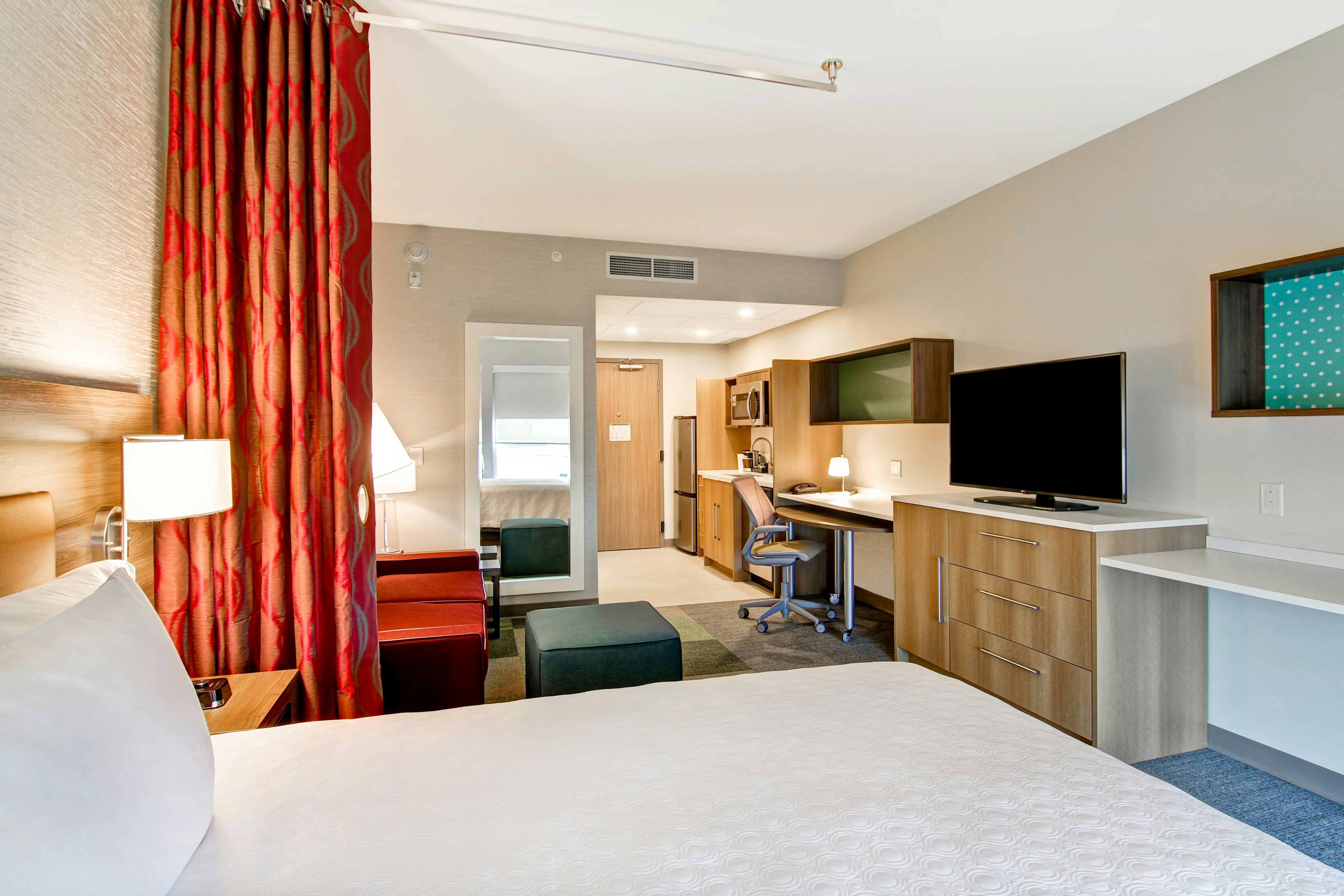 Studio, Queen Bed