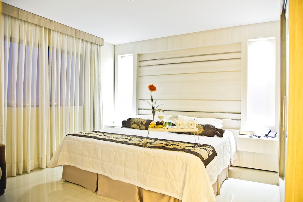 Megal Suites Hotel 24/45