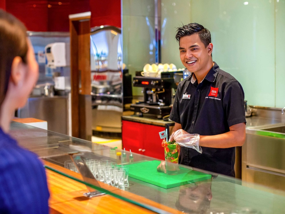 IBIS BANDUNG TRANS STUDIO 32/61