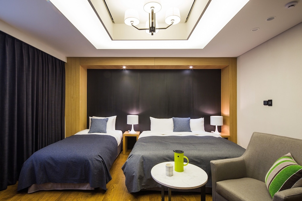Hotel Denim 15/50