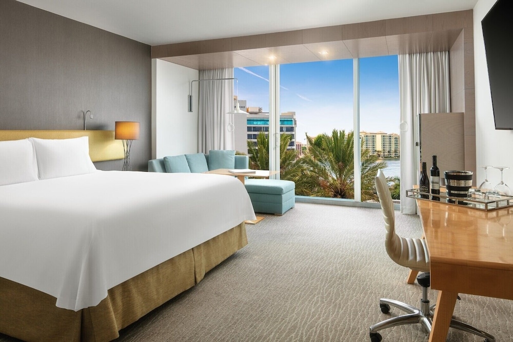 Room, King Bed, Partial Lake View, Sofa