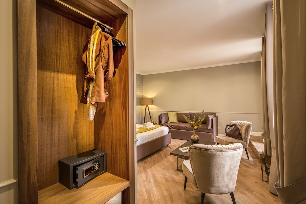 Charme Spagna Boutique Hotel 76/77