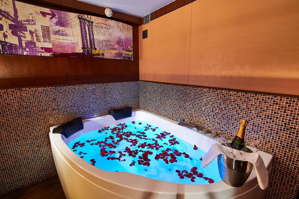 Vip Paris Yacht Hotel 25/50