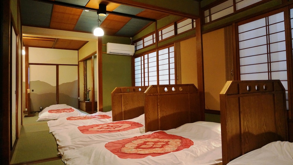 FEMALE DORM, FEMALE ONLY