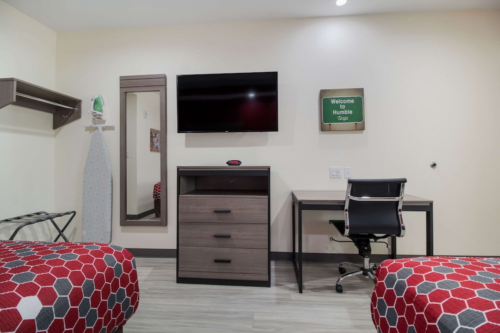 Econo Lodge Inn and Suites Humble Fm1960 Iah Airport 20/27