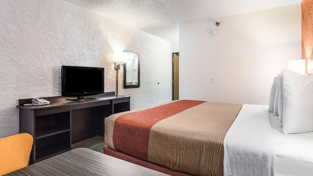 Standard, Queen Bed, Accessible