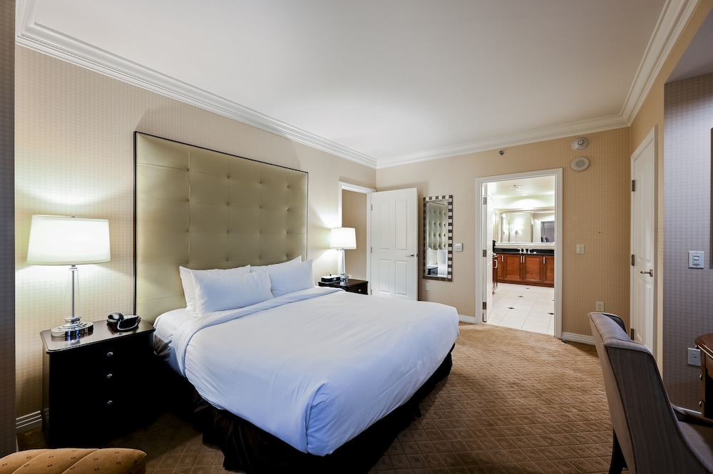 Stripviewsuites At Signature 30/73