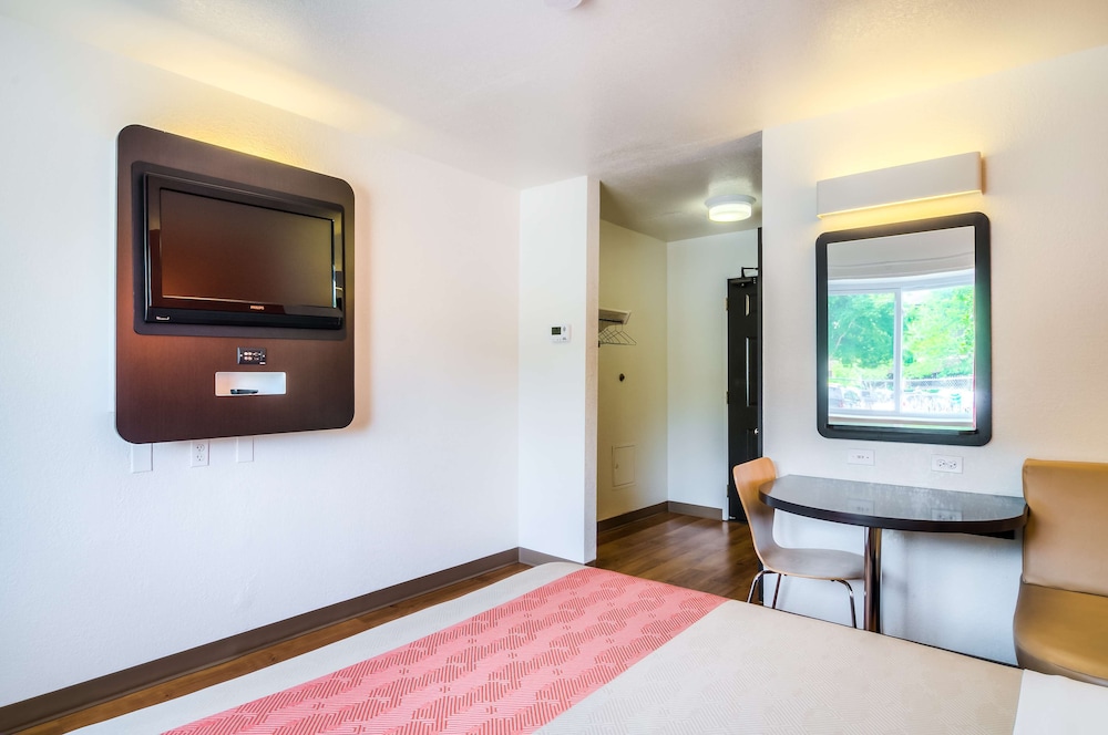Motel6 Arlington Heights, IL - Chicago North Central 16/42