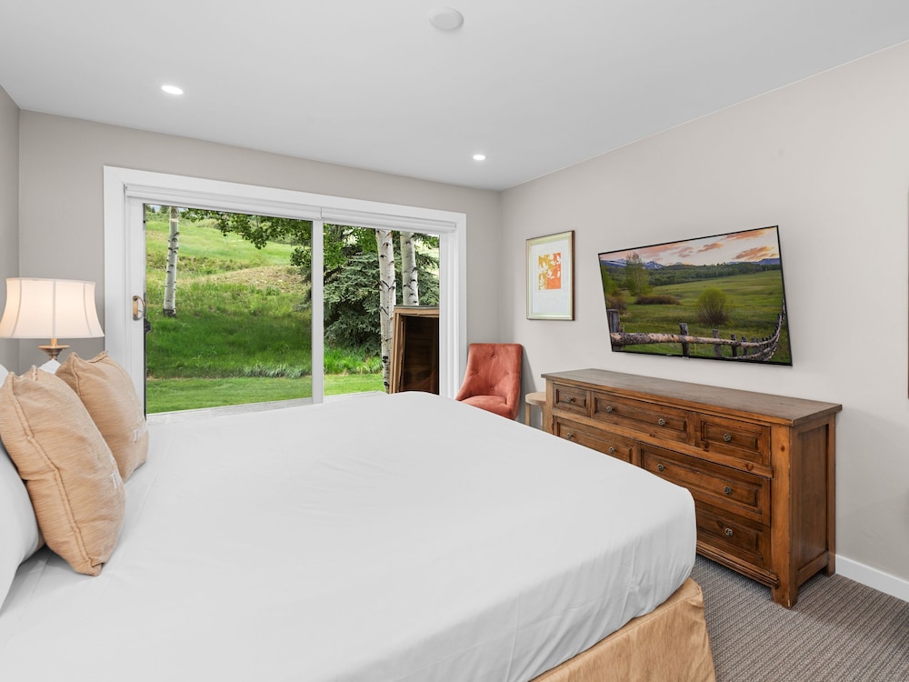 2 Bedrooms, Condo, Villa, 1 King and 2 Double Beds, Sofa