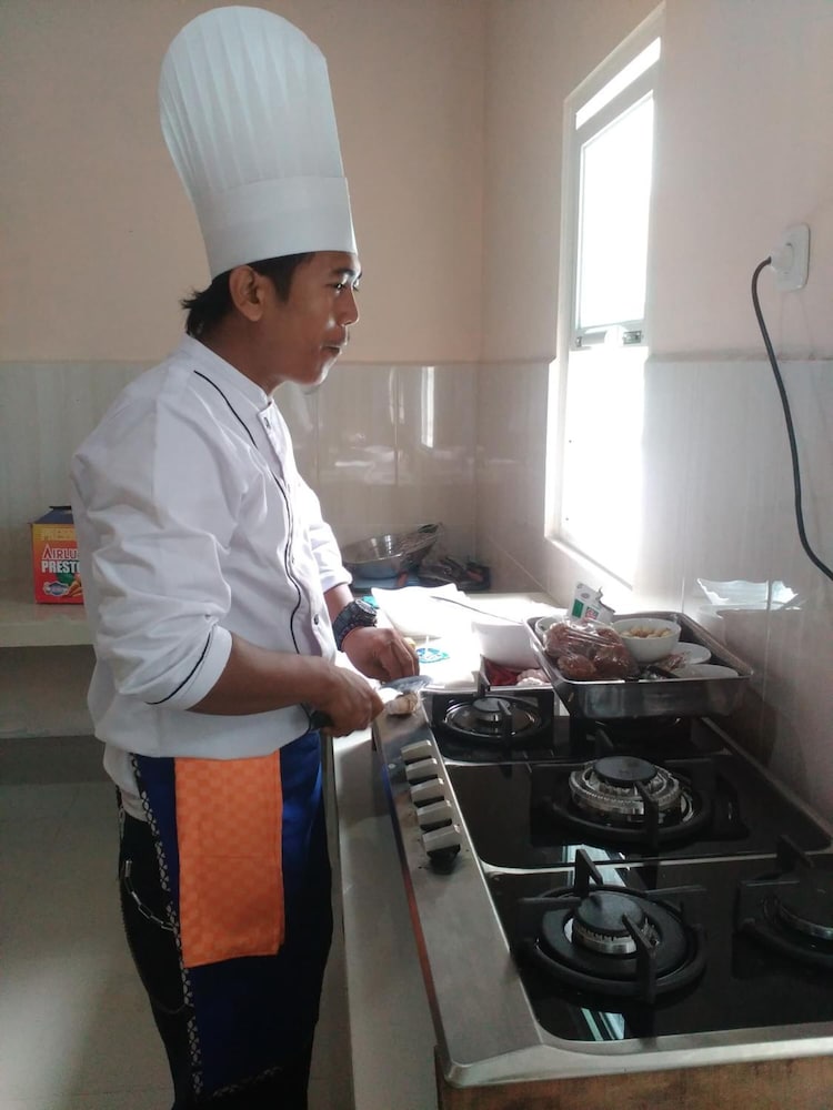 Satya Graha Hotel 43/79