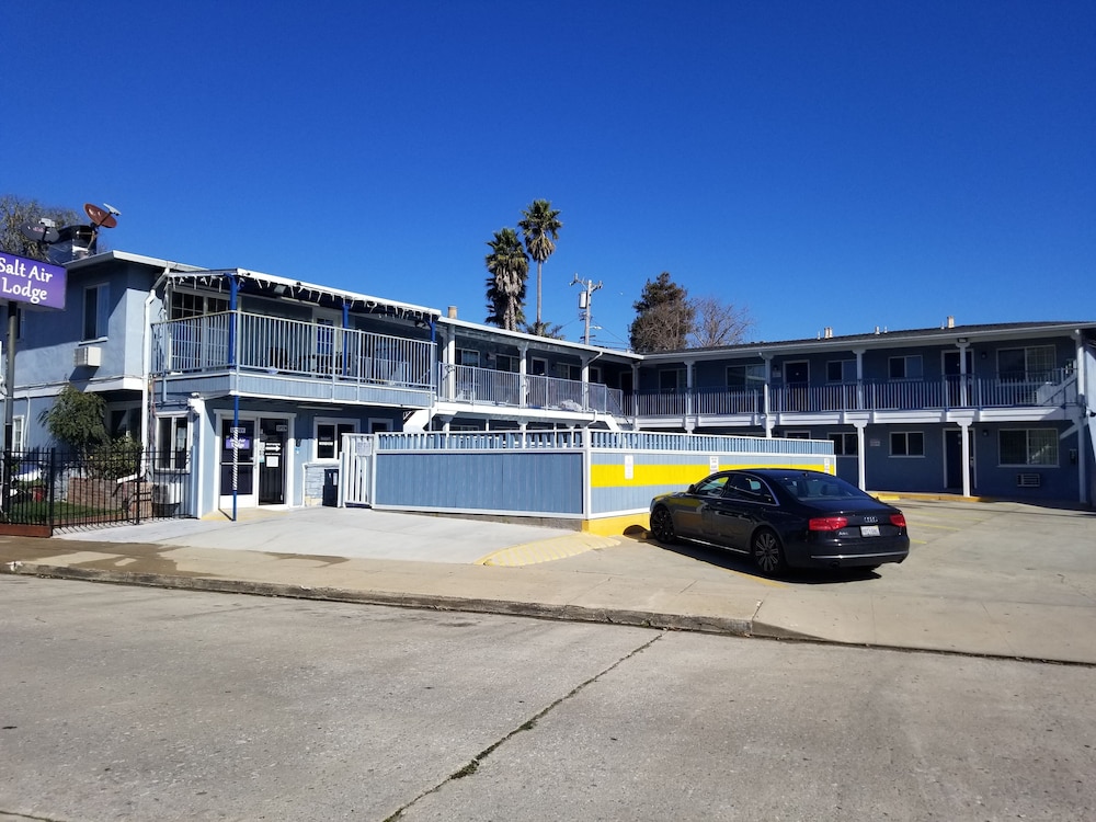 Salt Air Lodge 7/50