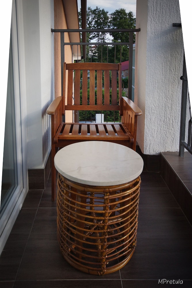 APARTMENTS AND ROOMS DEGRA 49/49