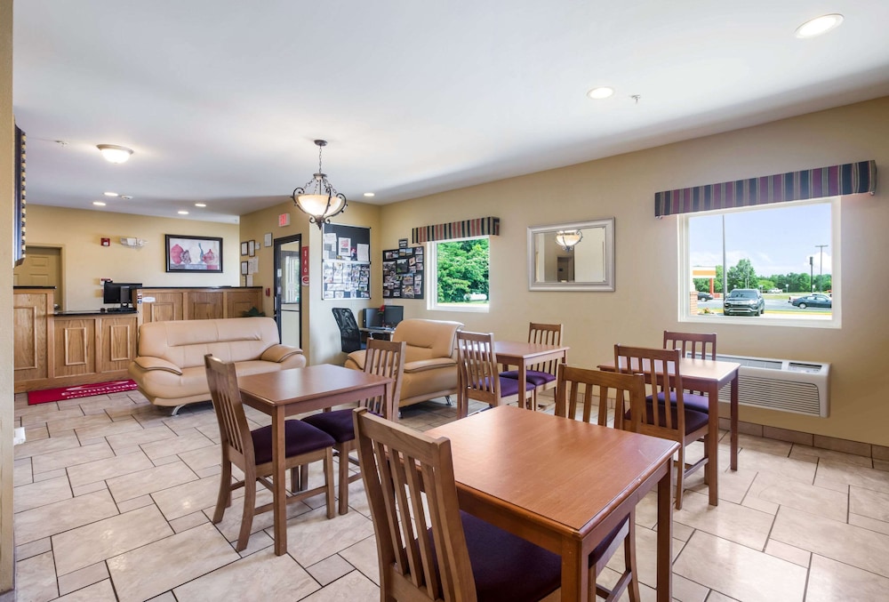 Econo Lodge Inn & Suites Rockmart 31/35