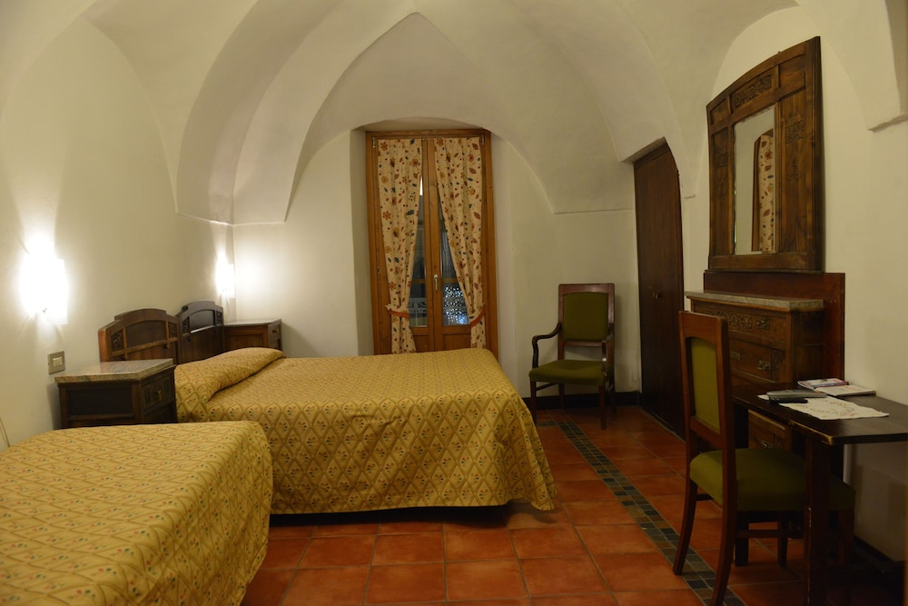 Gufo Hotel Sat Arr Dep Only 27/47