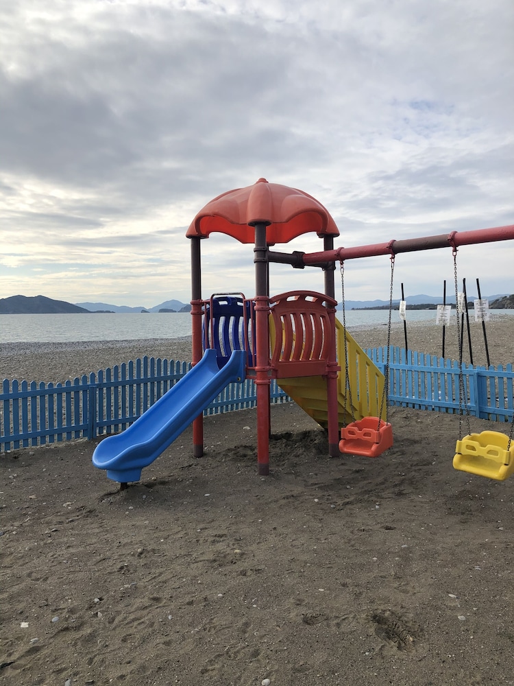 Sunset Beach Club 20/50