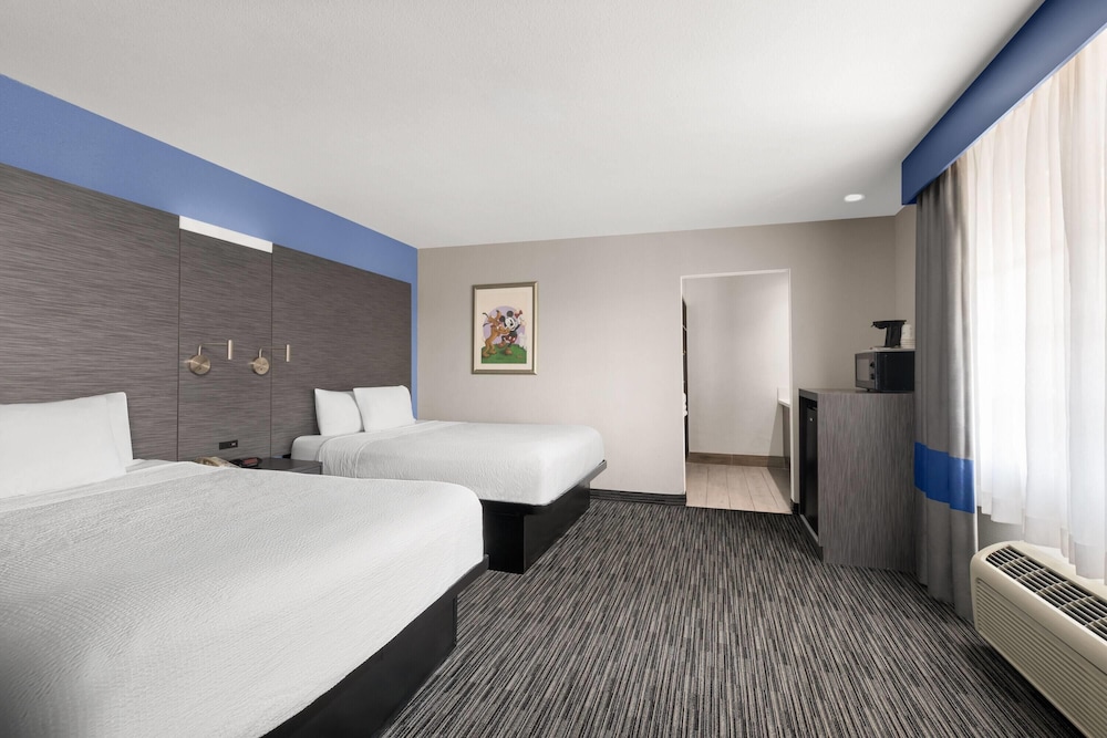 Mini, Suite, 2 Queen Beds