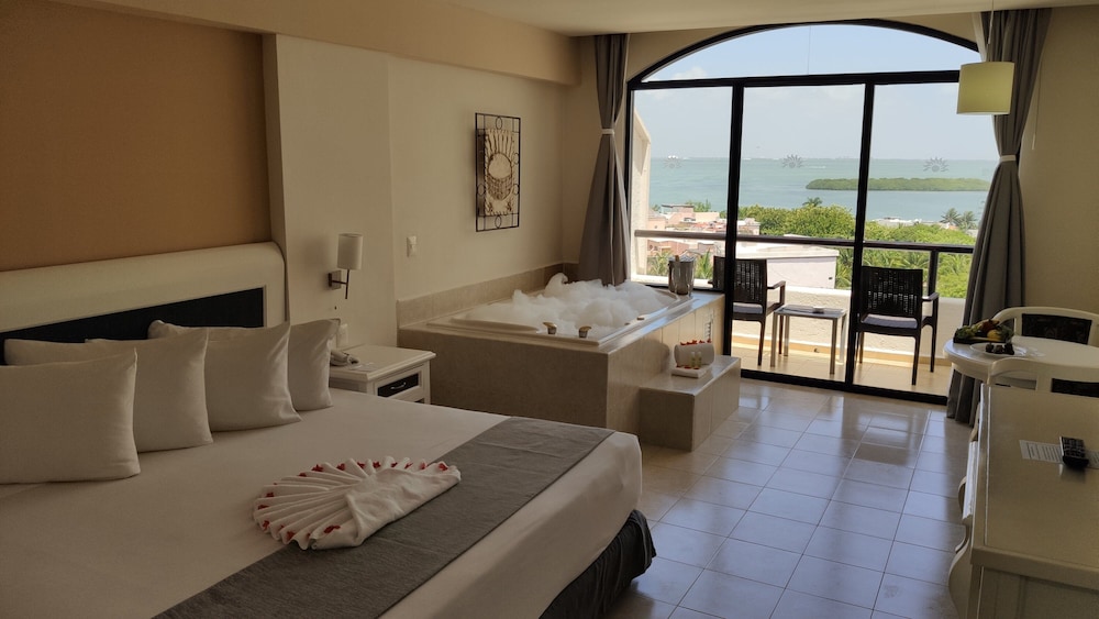 Golden Parnassus All Inclusive Resort & Spa - Adults Only 24/74