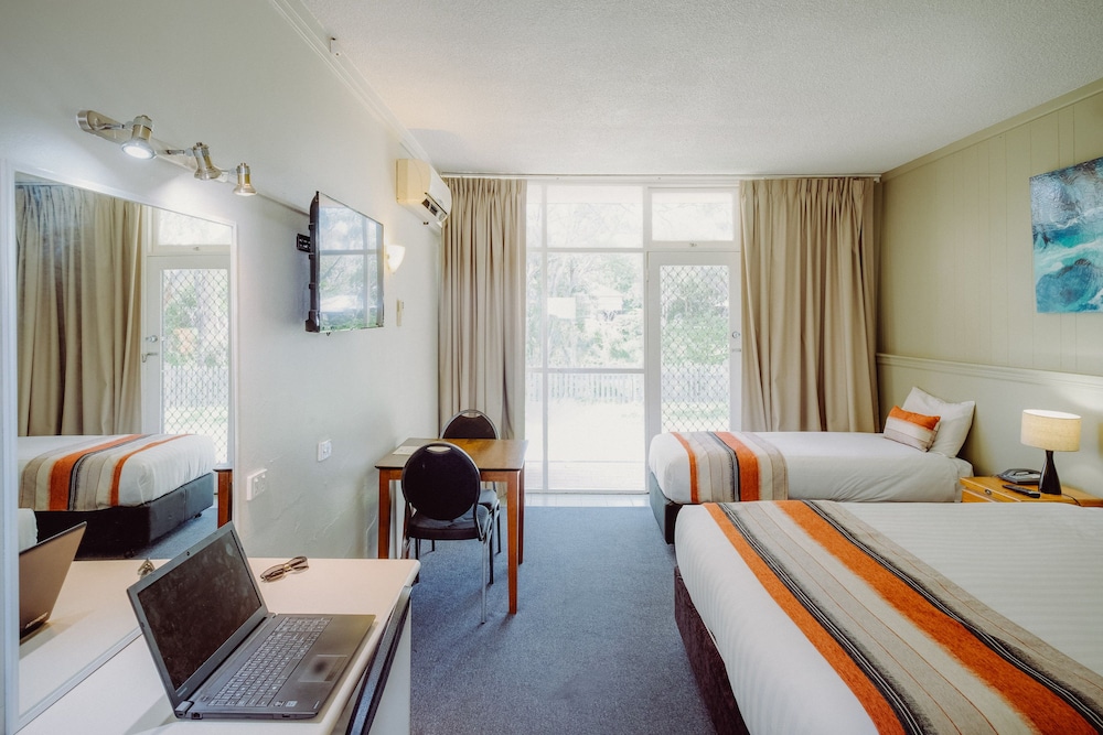 ARTESIAN SPA MOTEL 13/48