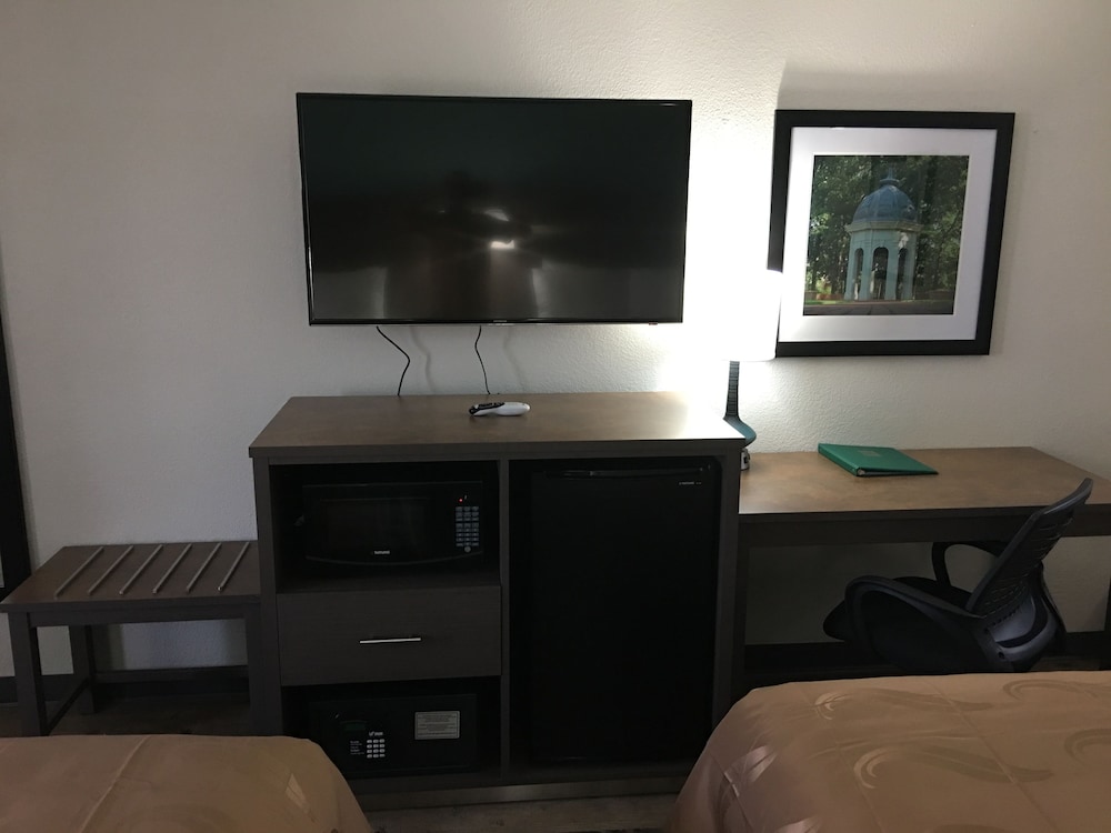 Quality Inn Greenville Near University 23/37