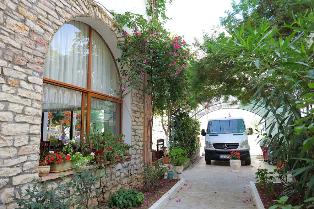 Hotel Rixhi 11/69