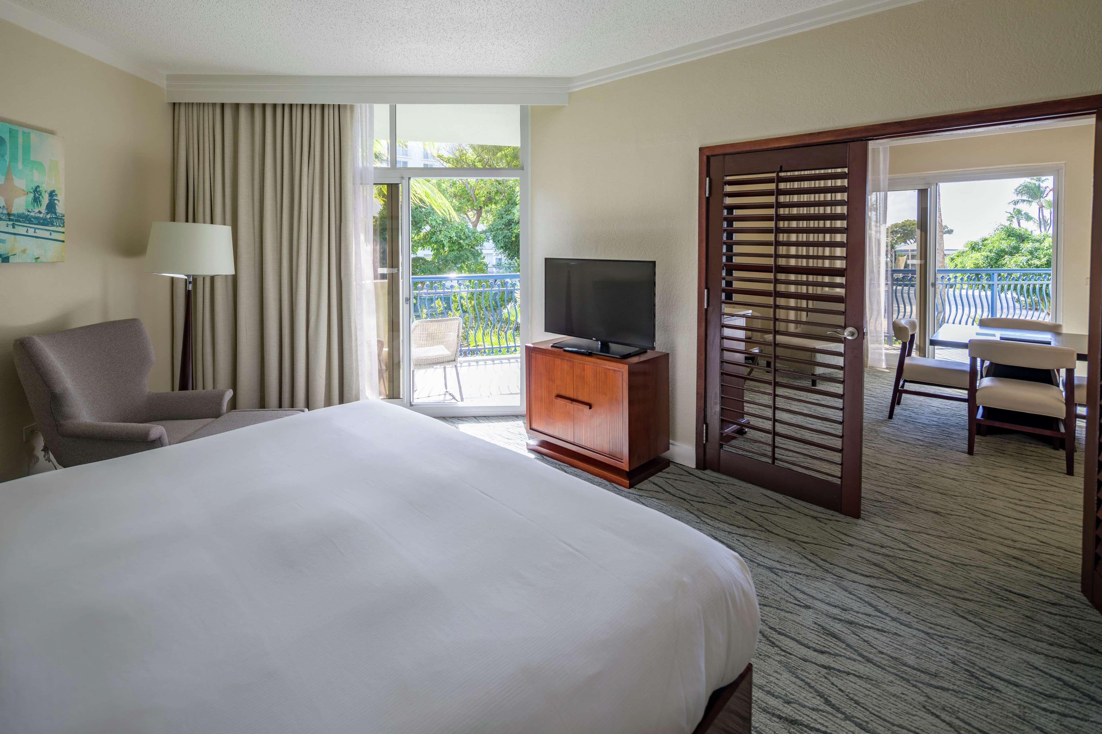 SUITE, KING BED, RESORT VIEW, CURACAO TOWER