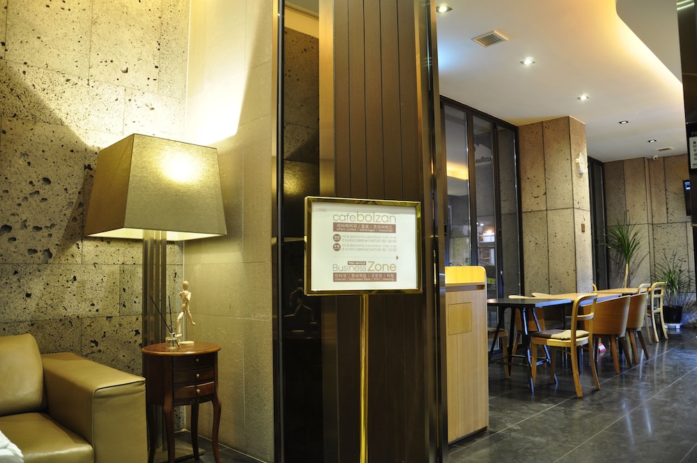 Vine Hotel 43/50