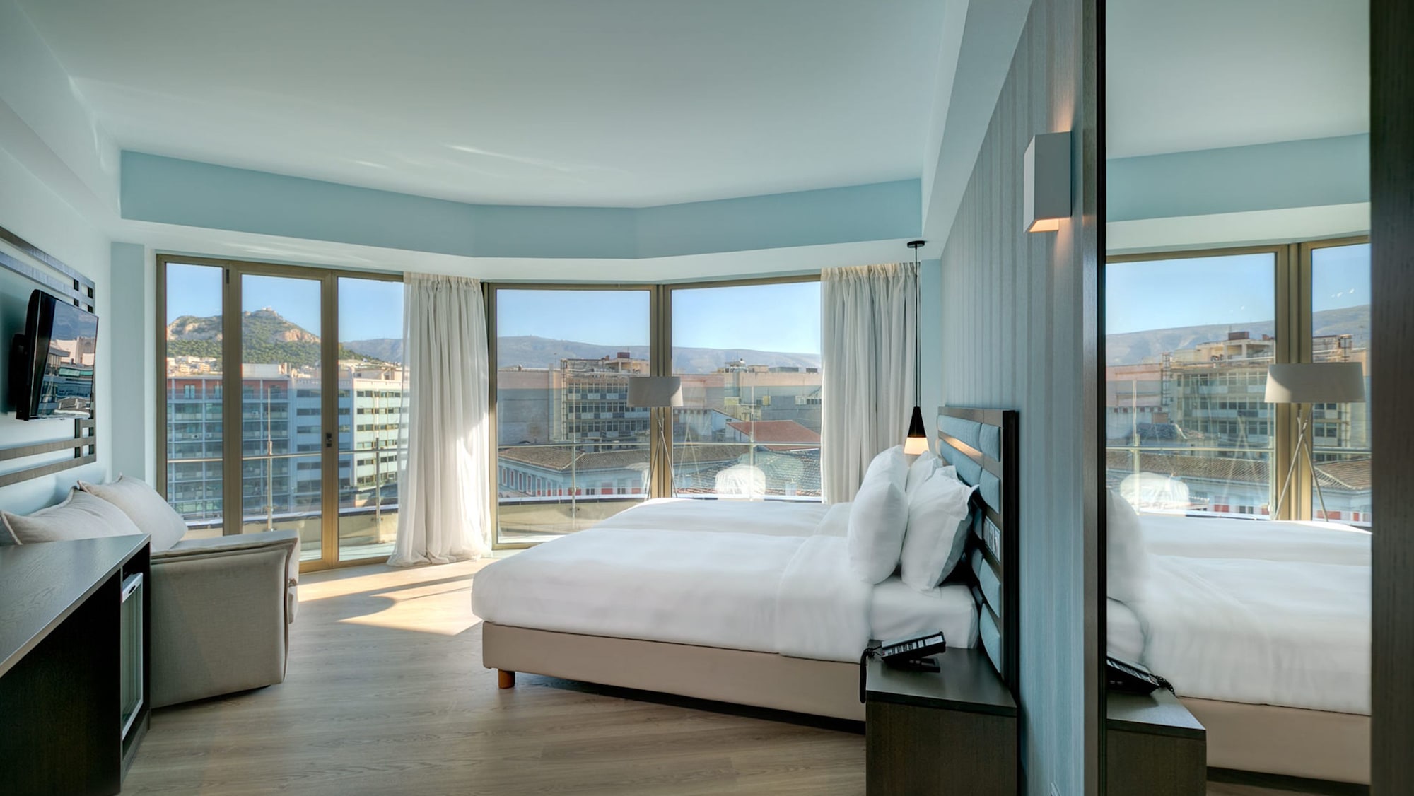 SUITE, FOUNTAIN VIEW, CORNER