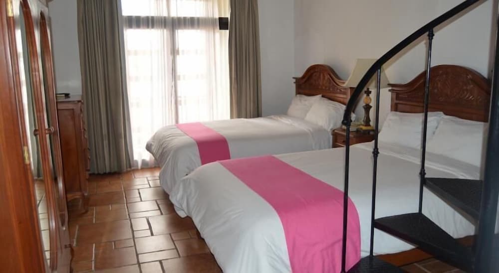 Hotel Meson del Mar 8/41