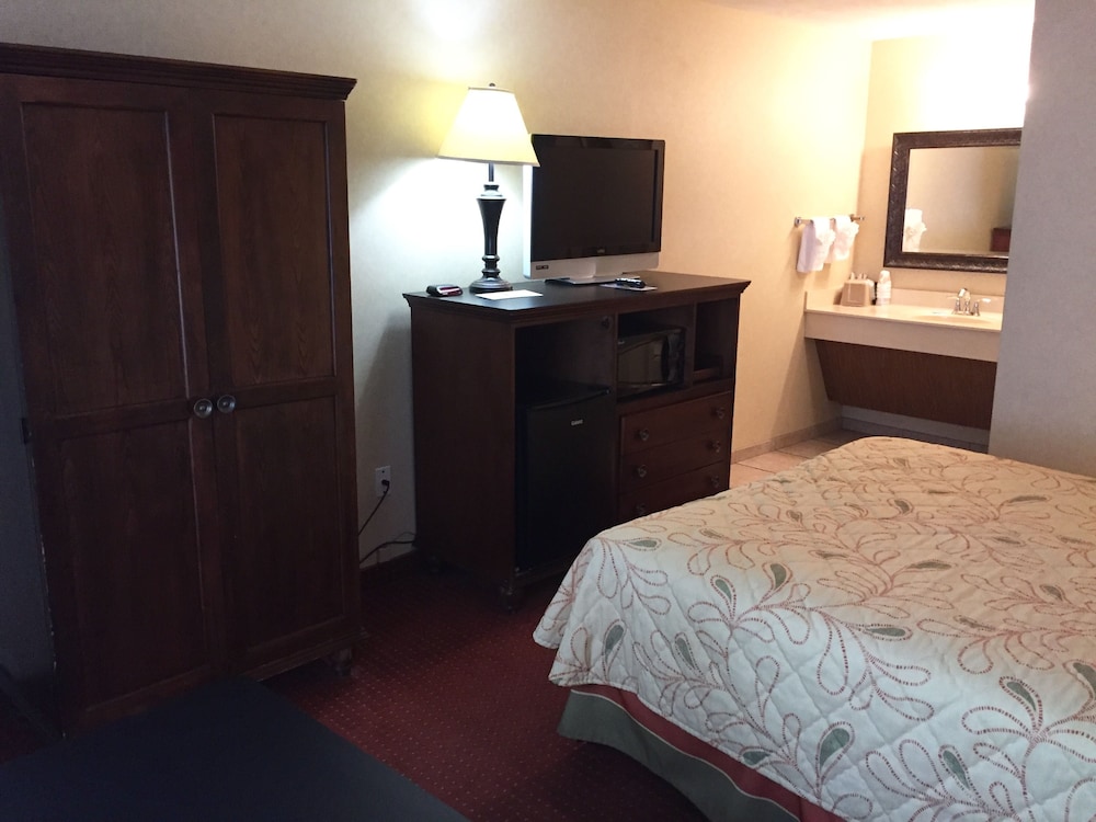 Suburban Studios Branson On The Strip 6/21