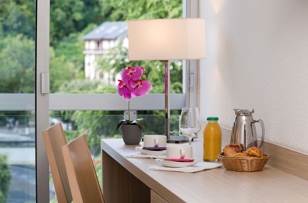 Hotel Mediterranee 62/67