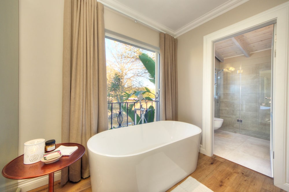 Amberhall Guesthouse 50/50