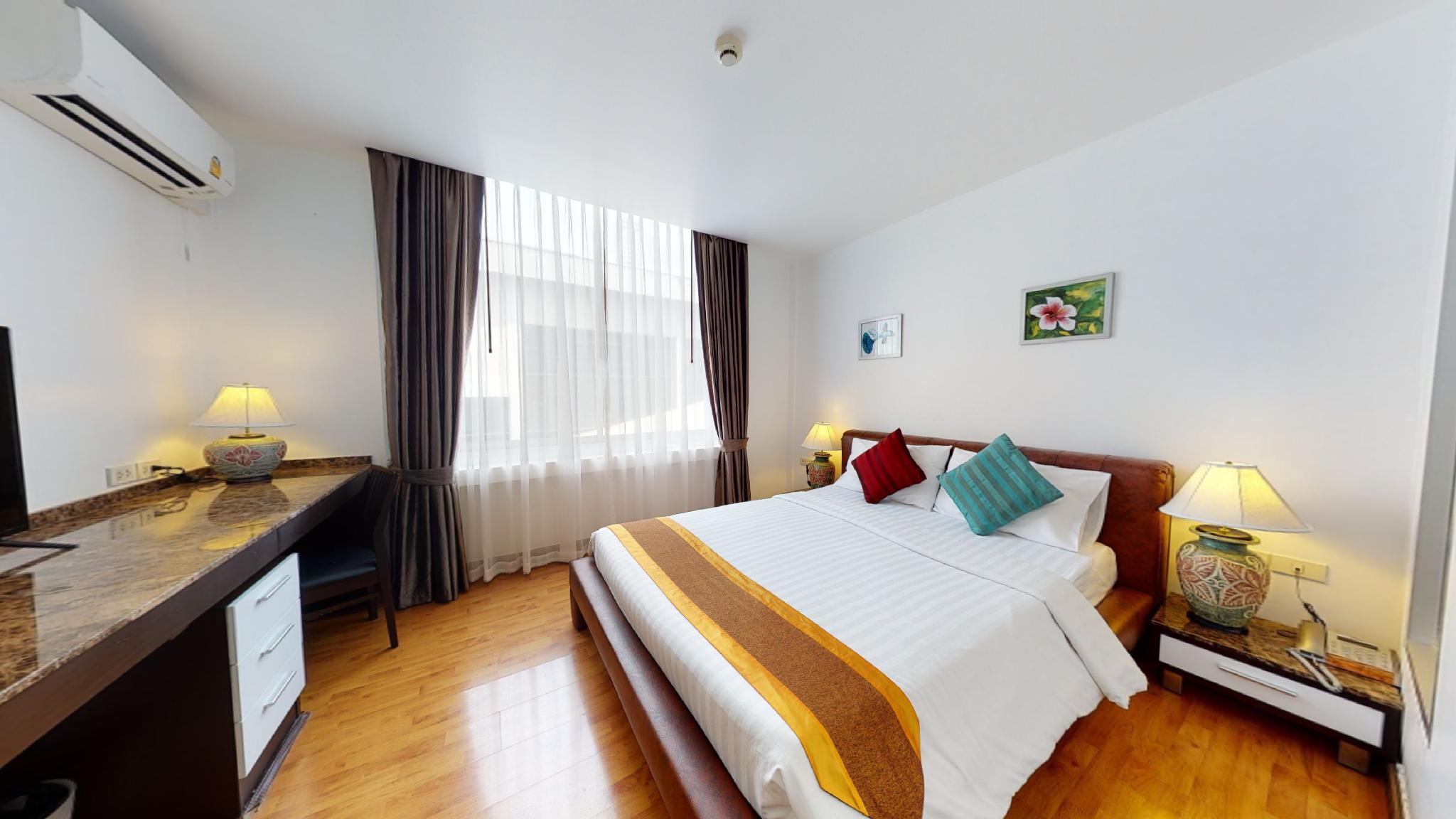 Deluxe, Queen Bed