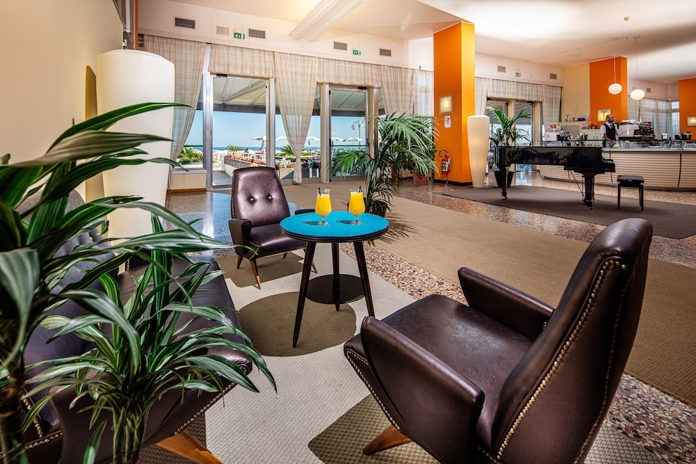 Astor Hotel 21/42