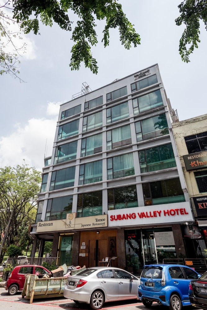 Subang Valley Hotel 8/59